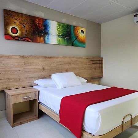 Hotel Murali - Cerca Del Aeropuerto De Guayaquil Extérieur photo